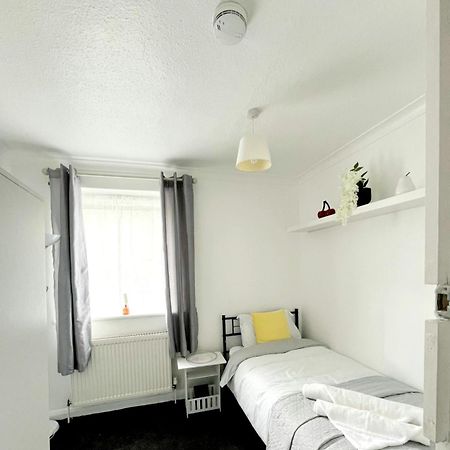 Cosy Room Stay 5 Sutton  Exteriör bild