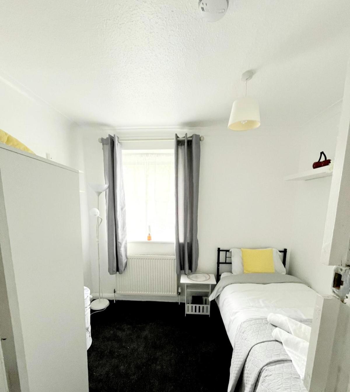 Cosy Room Stay 5 Sutton  Exteriör bild