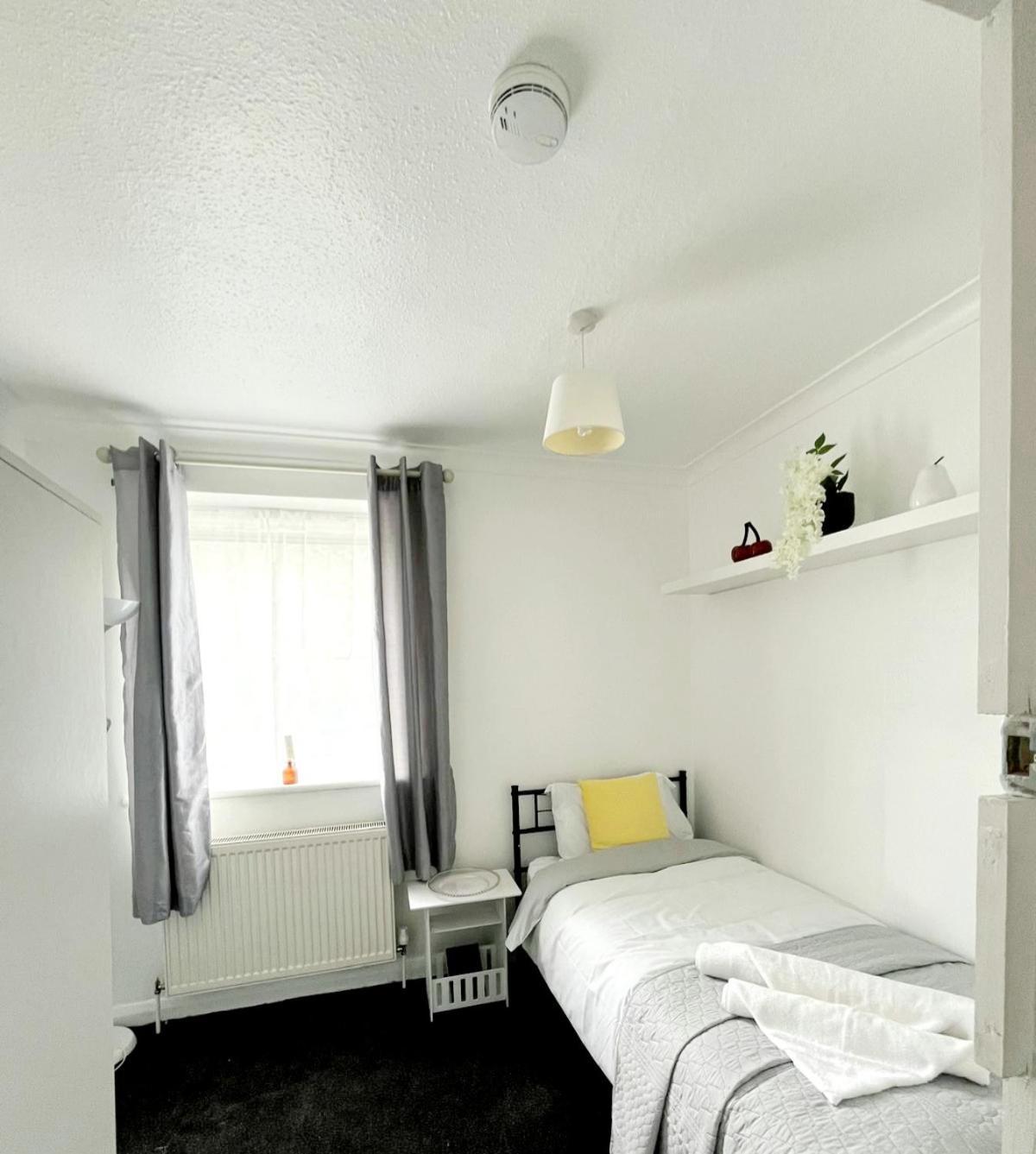 Cosy Room Stay 5 Sutton  Exteriör bild