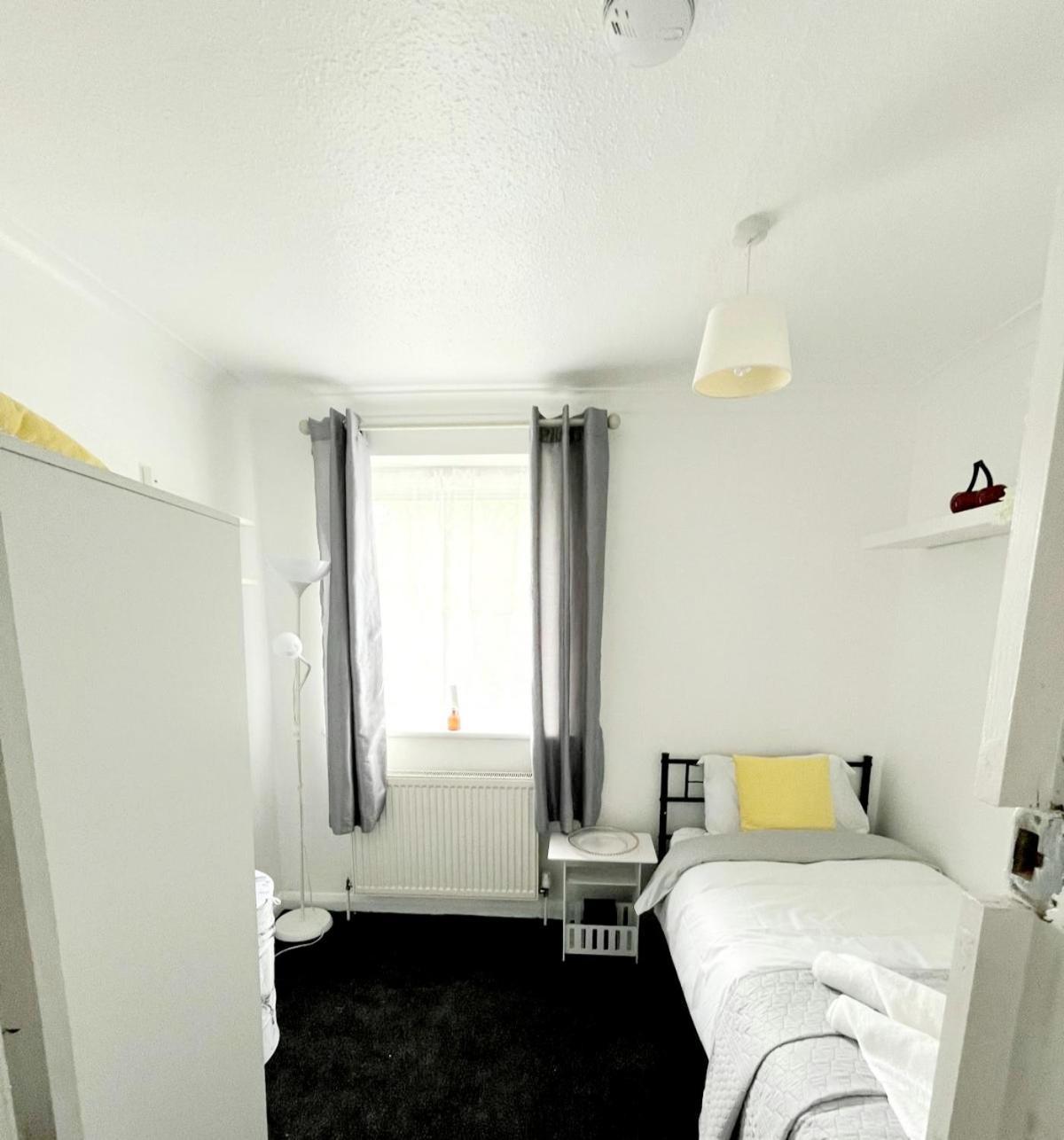Cosy Room Stay 5 Sutton  Exteriör bild
